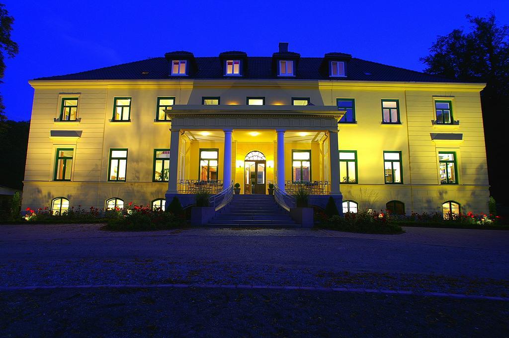 Schloss Harkensee Dassow Exterior photo